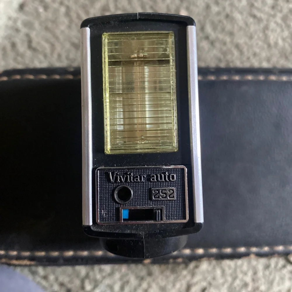 Vivitar Auto 252